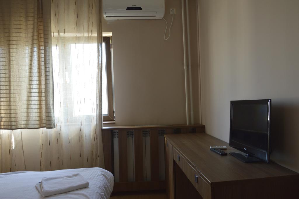 Guesthouse Anja Скопие Екстериор снимка